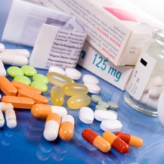Impianti dentali controindicazioni. Devo assumere o sospendere l’assunzione di farmaci prima dell’intervento di implantologia? Impianti dentali controindicazioni. Devo assumere o sospendere l’assunzione di farmaci prima dell’intervento di implantologia?